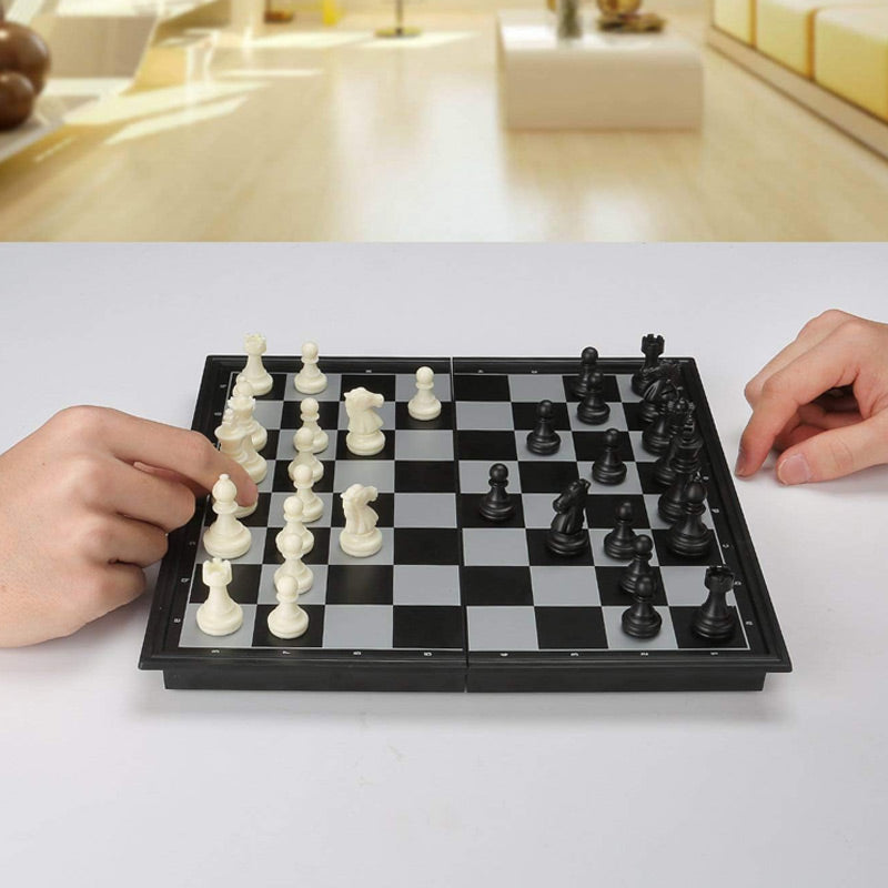 Šah s trdnimi magnetnimi figurami | GRIPCHESS